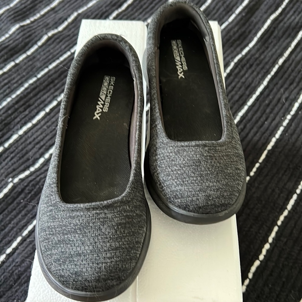 Skechers Goga Max shoes size 8.5